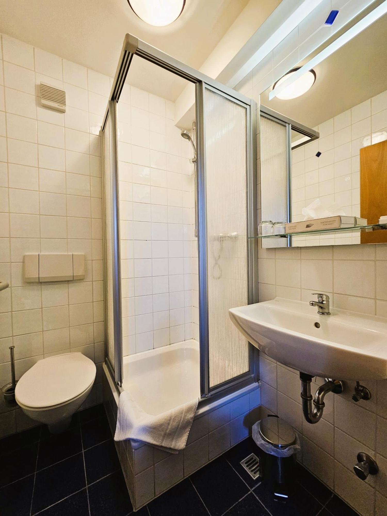 Novitel Pension Pliening - Muenchen Messe Экстерьер фото