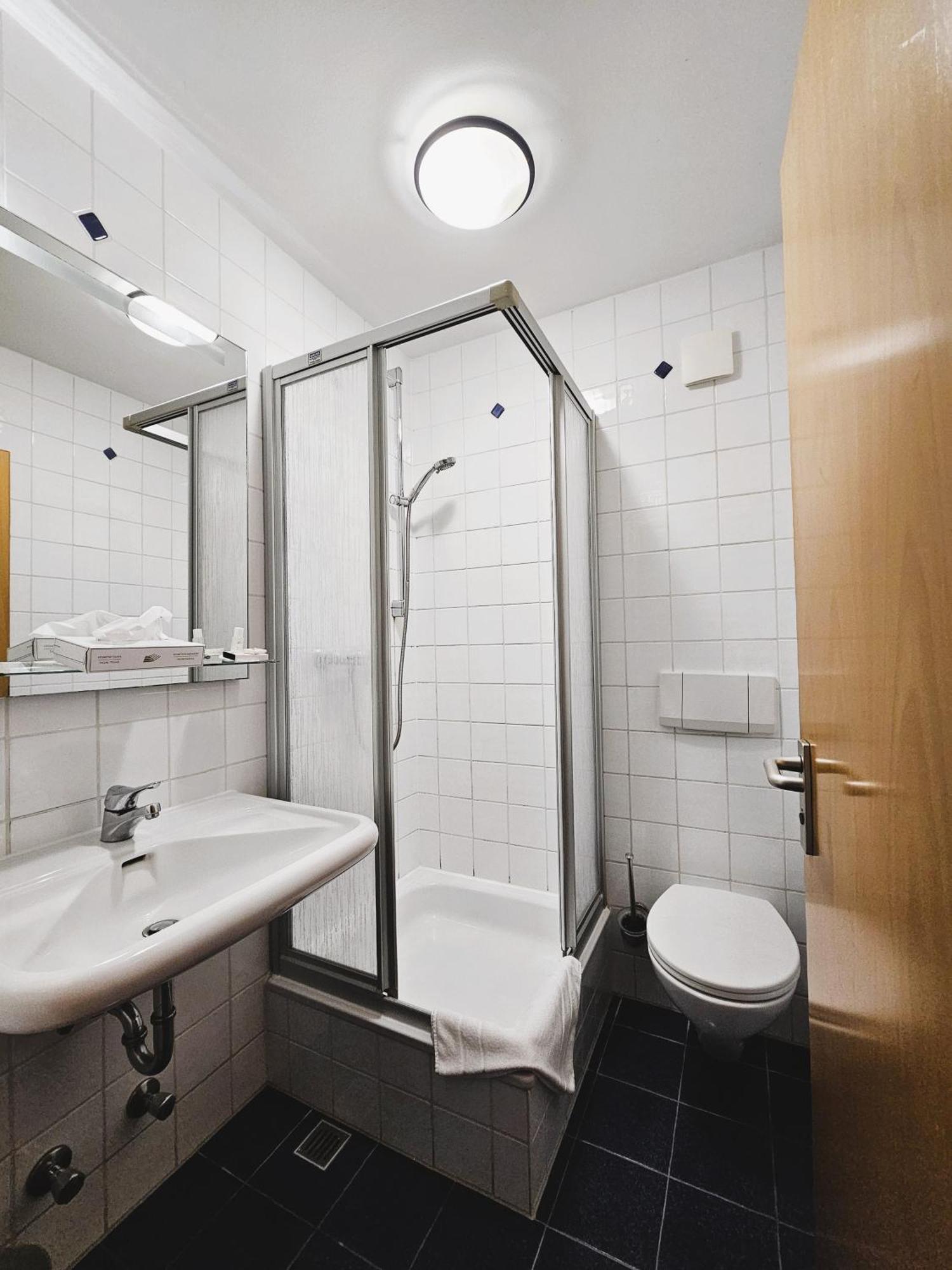 Novitel Pension Pliening - Muenchen Messe Экстерьер фото