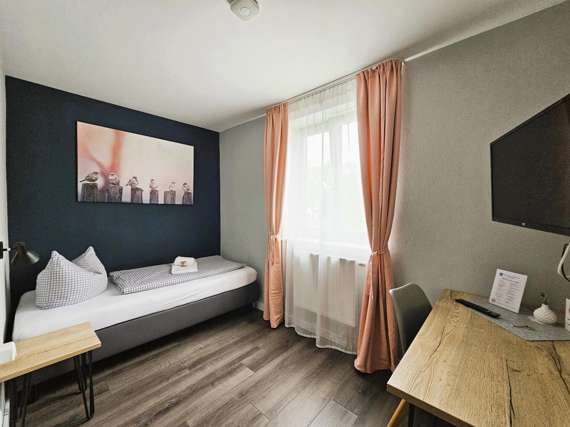 Novitel Pension Pliening - Muenchen Messe Экстерьер фото