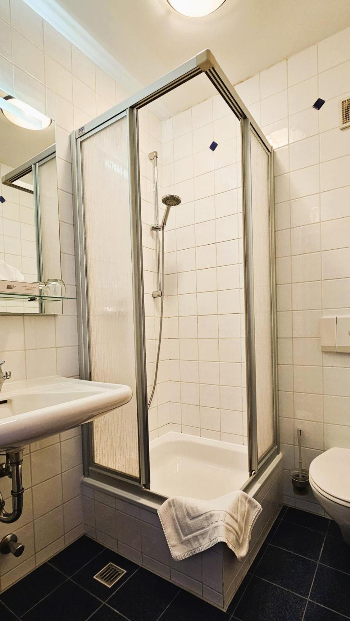 Novitel Pension Pliening - Muenchen Messe Экстерьер фото