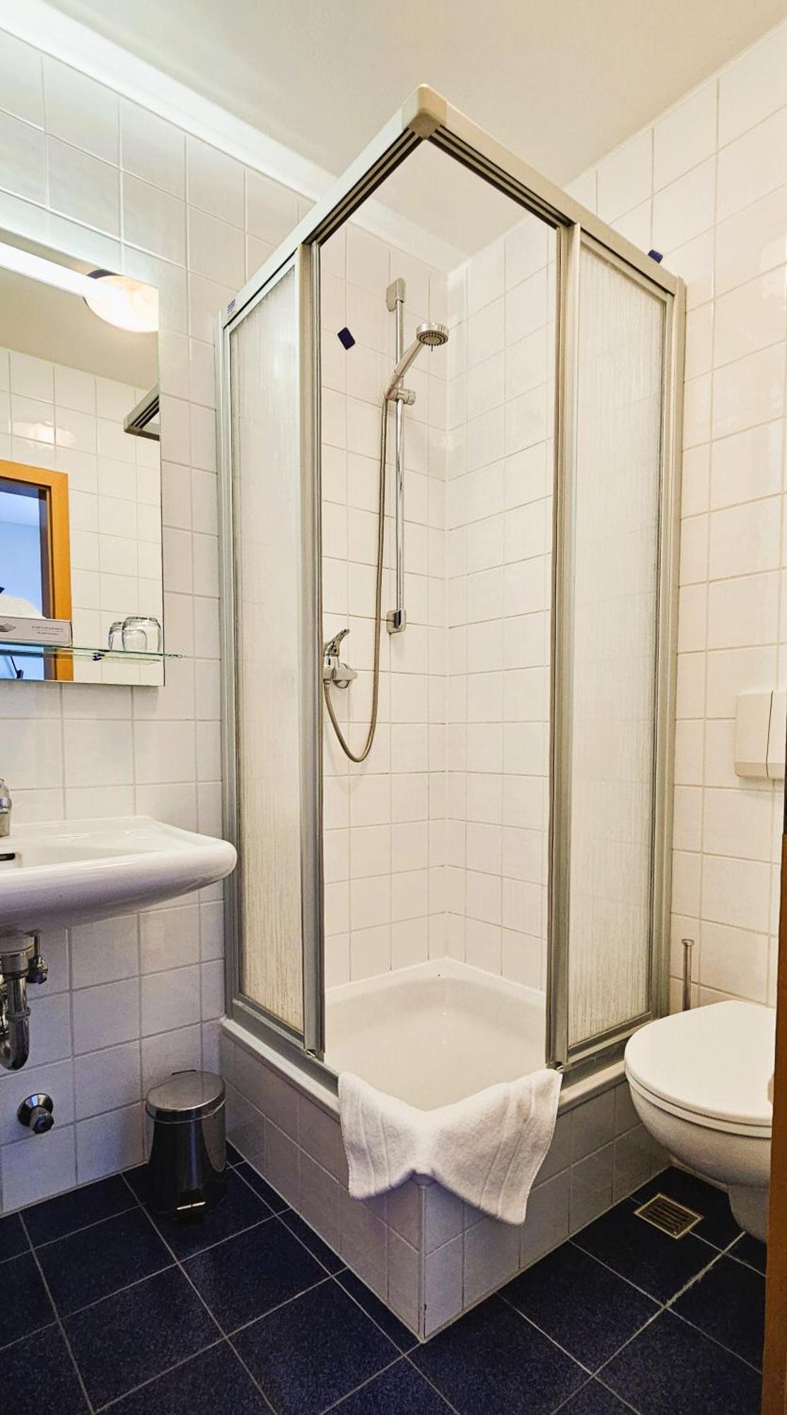 Novitel Pension Pliening - Muenchen Messe Экстерьер фото